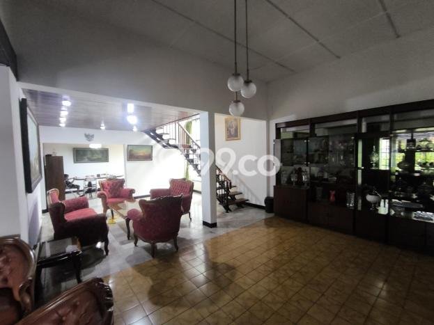 Rumah Elit Modern Tanpa Renovasi di Setiabudi Bandung Rumah Elit Modern Tanpa Renovasi di Setiabudi Bandung