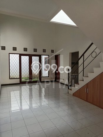Jarang Ada! Rumah Sewa 3 Kamar Bagus Siap Huni Setra Duta Jarang Ada! Rumah Sewa 3 Kamar Bagus Siap Huni Setra Duta