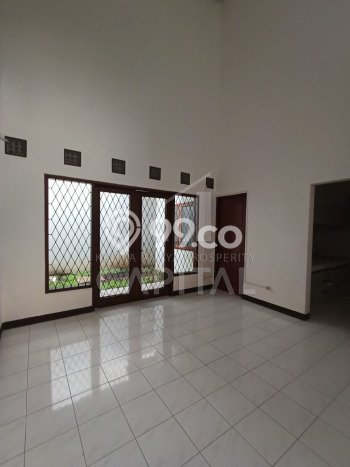 Jarang Ada! Rumah Sewa 3 Kamar Bagus Siap Huni Setra Duta Jarang Ada! Rumah Sewa 3 Kamar Bagus Siap Huni Setra Duta
