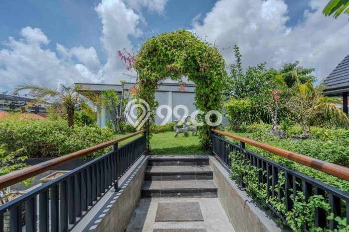 Vila Kawasan , Area 325m2m², Lokasi Premium Vila Kawasan , Area 325m2m², Lokasi Premium