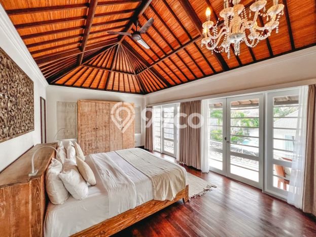 DIJUAL! Vila Kawasan , Luas 315m2m², Lokasi Premium DIJUAL! Vila Kawasan , Luas 315m2m², Lokasi Premium