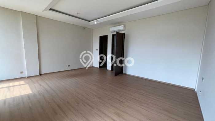 Rumah Elit Modern Tanpa Renovasi di Pondok Indah Jakarta Selatan Rumah Elit Modern Tanpa Renovasi di Pondok Indah Jakarta Selatan