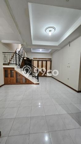 Rumah Strategis Modern Lb 155m2 di Antapani, Bandung Rumah Strategis Modern Lb 155m2 di Antapani, Bandung