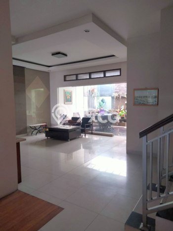 Rumah Mewah LB 250m2 Siap Huni Desain Elegan di Turangga, Bandung Rumah Mewah LB 250m2 Siap Huni Desain Elegan di Turangga, Bandung