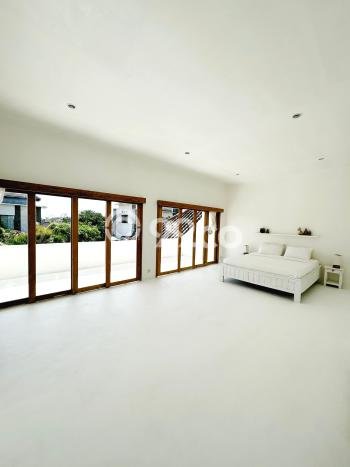 Tempat Ideal! Vila di , Luas 230m2m², Kondisi Terbaik Tempat Ideal! Vila di , Luas 230m2m², Kondisi Terbaik
