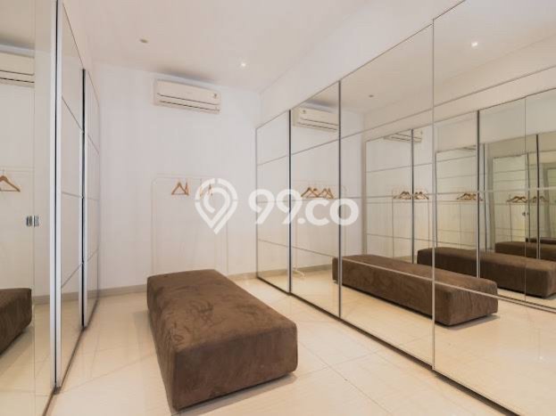 Kesempatan Langka! Vila di , Ukuran 570m2m², Kawasan Berkembang dengan potensi meningkat Kesempatan Langka! Vila di , Ukuran 570m2m², Kawasan Berkembang dengan potensi meningkat