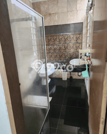 Siap Huni Hunian Elit 5 Kamar di Kebayoran Lama Dekat ke Mana Pun Siap Huni Hunian Elit 5 Kamar di Kebayoran Lama Dekat ke Mana Pun