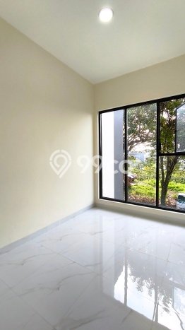 Rumah Luas Asri 4 KT Siap Huni di Meruya Jakarta Barat Rumah Luas Asri 4 KT Siap Huni di Meruya Jakarta Barat