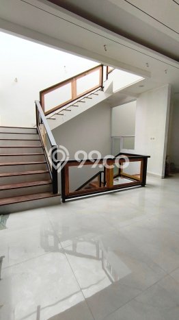 For Sale! Luxury House LT 225m2 Desain Elegan di Puri Indah For Sale! Luxury House LT 225m2 Desain Elegan di Puri Indah