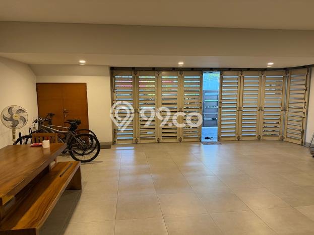 Jual Rumah Mewah Megah Dengan View Eksklusif di Puri Indah, Jakarta Barat Jual Rumah Mewah Megah Dengan View Eksklusif di Puri Indah, Jakarta Barat
