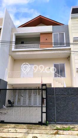 Rumah Elit LB 240m2 Siap Pakai Desain Elegan di Puri Indah, Jakarta Barat Rumah Elit LB 240m2 Siap Pakai Desain Elegan di Puri Indah, Jakarta Barat