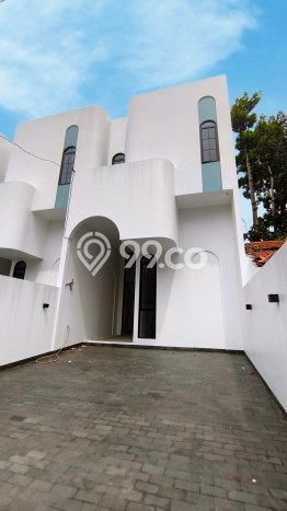 Jual Rumah Luas Megah Dengan View Cantik di Joglo, Jakarta Barat Jual Rumah Luas Megah Dengan View Cantik di Joglo, Jakarta Barat