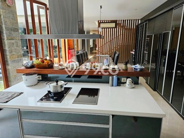 Rumah Luxury Modern Tanpa Renovasi di Puri Indah Jakarta Barat Rumah Luxury Modern Tanpa Renovasi di Puri Indah Jakarta Barat