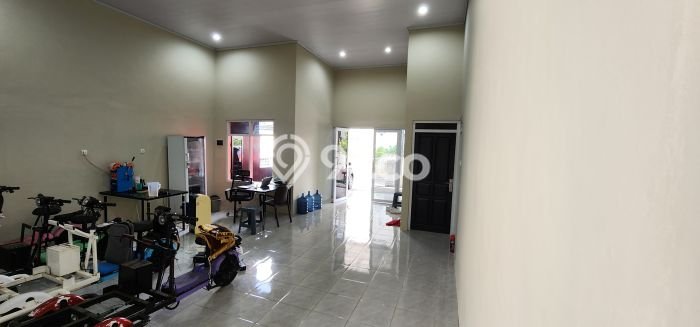 Hunian Cantik Modern Lb 150m2 di Semarang Timur, Semarang Hunian Cantik Modern Lb 150m2 di Semarang Timur, Semarang