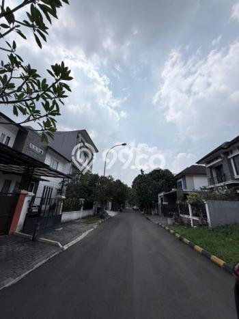 Rumah Eksklusif Siap Huni LT 340m2 di BSD, Tangerang Selatan Rumah Eksklusif Siap Huni LT 340m2 di BSD, Tangerang Selatan