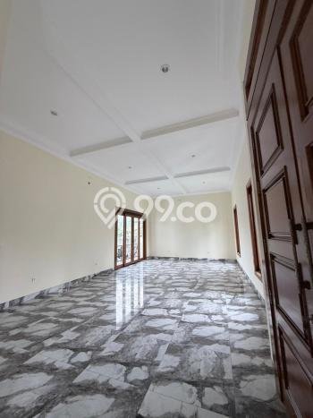 Rumah Eksklusif Siap Huni LT 340m2 di BSD, Tangerang Selatan Rumah Eksklusif Siap Huni LT 340m2 di BSD, Tangerang Selatan