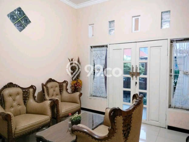 Jual Rumah Favorit Siap Huni LB 200m2 di Tenggilis Mejoyo, Surabaya Jual Rumah Favorit Siap Huni LB 200m2 di Tenggilis Mejoyo, Surabaya