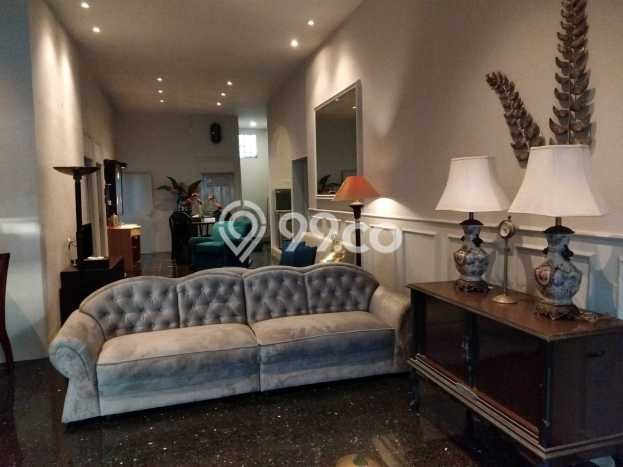 Rumah Strategis Modern Lb 200m2 di Rungkut, Surabaya Rumah Strategis Modern Lb 200m2 di Rungkut, Surabaya