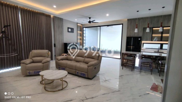 Rumah Luxury Modern Tanpa Renovasi di Pakuwon City Surabaya Rumah Luxury Modern Tanpa Renovasi di Pakuwon City Surabaya