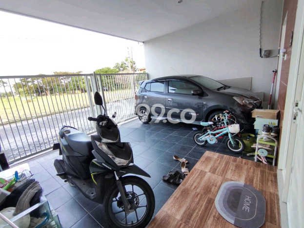 Rumah Strategis Modern Lb 100m2 di Sukolilo, Surabaya Rumah Strategis Modern Lb 100m2 di Sukolilo, Surabaya