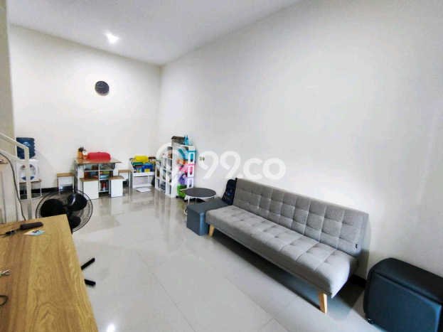 Rumah Strategis Modern Lb 100m2 di Sukolilo, Surabaya Rumah Strategis Modern Lb 100m2 di Sukolilo, Surabaya