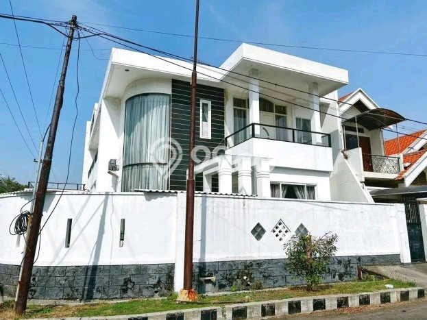 Jual Rumah Mewah Megah Dengan View Eksklusif di Dharma Husada, Surabaya Jual Rumah Mewah Megah Dengan View Eksklusif di Dharma Husada, Surabaya