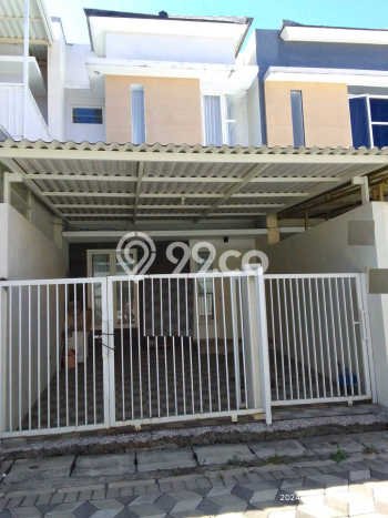 For Sale Rumah 3 Kamar Lokasi Ideal Nyaman dan Strategis di Rungkut For Sale Rumah 3 Kamar Lokasi Ideal Nyaman dan Strategis di Rungkut