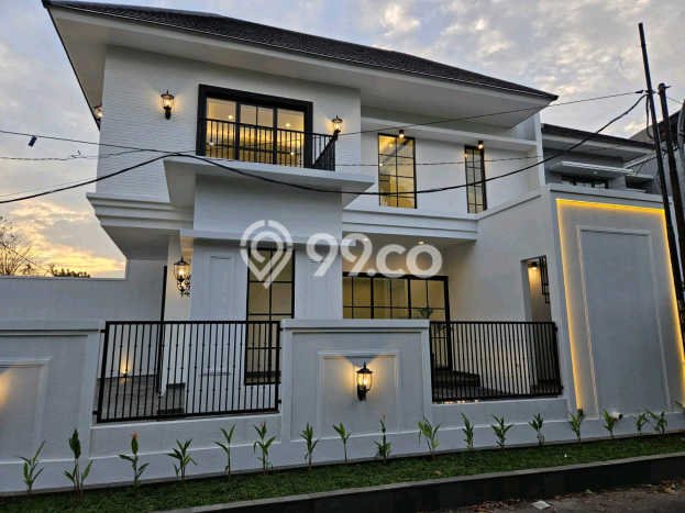 For Sale Rumah Mewah Exclusive di Rungkut, Surabaya For Sale Rumah Mewah Exclusive di Rungkut, Surabaya