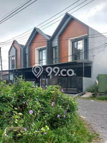 Hunian Nyaman Asri 5 KT Siap Huni di Manyar Surabaya Hunian Nyaman Asri 5 KT Siap Huni di Manyar Surabaya