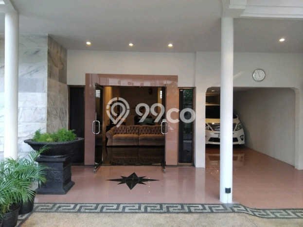 Rumah Strategis Modern Lb 200m2 di Rungkut, Surabaya Rumah Strategis Modern Lb 200m2 di Rungkut, Surabaya
