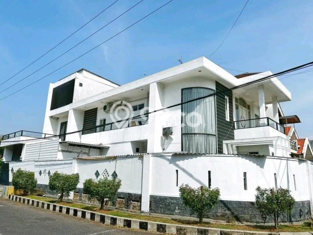 Jual Rumah Mewah Megah Dengan View Eksklusif di Dharma Husada, Surabaya Jual Rumah Mewah Megah Dengan View Eksklusif di Dharma Husada, Surabaya