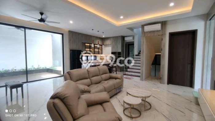 Rumah Luxury Modern Tanpa Renovasi di Pakuwon City Surabaya Rumah Luxury Modern Tanpa Renovasi di Pakuwon City Surabaya