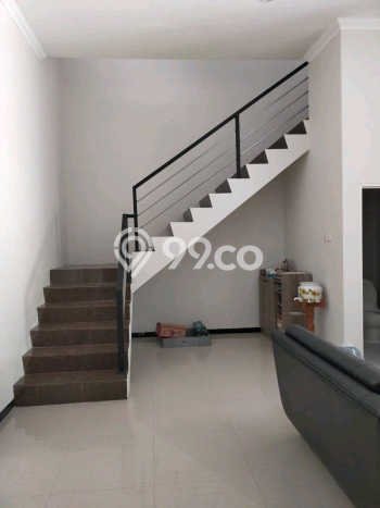 Rumah Strategis Modern Lb 160m2 di Rungkut, Surabaya Rumah Strategis Modern Lb 160m2 di Rungkut, Surabaya