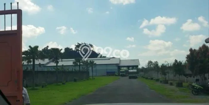 Area Ramai! Gudang Dijual di Pagu untuk Bisnis Luas Bangunan 1900m2 Area Ramai! Gudang Dijual di Pagu untuk Bisnis Luas Bangunan 1900m2
