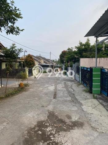 Lokasi strategis! Rumah siap pakai dikontrakkan di Ngaglik LB 140m2 Lokasi strategis! Rumah siap pakai dikontrakkan di Ngaglik LB 140m2
