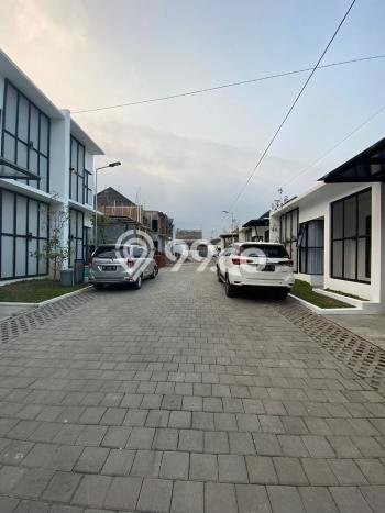 Lokasi strategis! Rumah siap pakai dikontrakkan di Ngaglik LB 140m2 Lokasi strategis! Rumah siap pakai dikontrakkan di Ngaglik LB 140m2