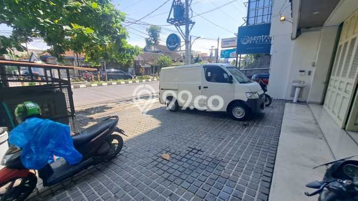 Ruko untuk disewa di Depok punya LT 300m2 & LB 475m2 harga sewa kompetitif Ruko untuk disewa di Depok punya LT 300m2 & LB 475m2 harga sewa kompetitif