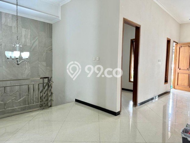Jual Rumah Mewah Megah Dengan View Cantik di Caturtunggal, Sleman Jual Rumah Mewah Megah Dengan View Cantik di Caturtunggal, Sleman