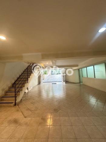 Rumah Kondisi Baik Disewakan di Pondok Indah, Jakarta Selatan LT 550m2, LB 600m2 Rumah Kondisi Baik Disewakan di Pondok Indah, Jakarta Selatan LT 550m2, LB 600m2