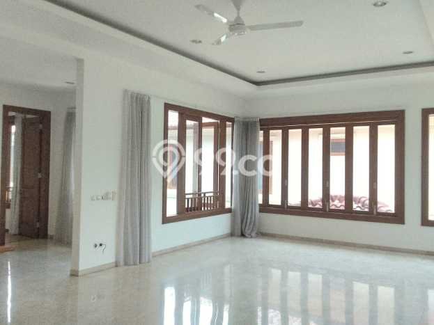 Disewakan! Rumah 4 Kamar Tidur &
4 Kamar Mandi di Kemang, Jakarta Selatan Disewakan! Rumah 4 Kamar Tidur &
4 Kamar Mandi di Kemang, Jakarta Selatan