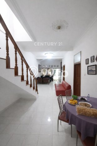 Dijual Cepat Rumah Bagus Siap Huni LB 135m2 di Antapani, Bandung Dijual Cepat Rumah Bagus Siap Huni LB 135m2 di Antapani, Bandung
