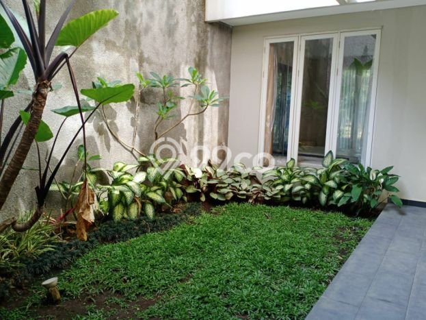 Ready to Use! Premium House LT 240m2 Desain Elegan di Araya Ready to Use! Premium House LT 240m2 Desain Elegan di Araya