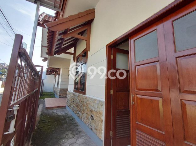 Rumah Mewah Siap Huni LT 300m2 di Lowokwaru, Malang Rumah Mewah Siap Huni LT 300m2 di Lowokwaru, Malang