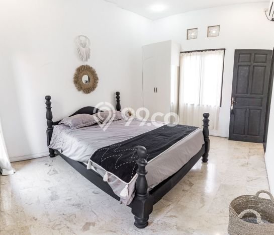 Vila Disewakan di , Area 450m2m², Lingkungan Nyaman Vila Disewakan di , Area 450m2m², Lingkungan Nyaman