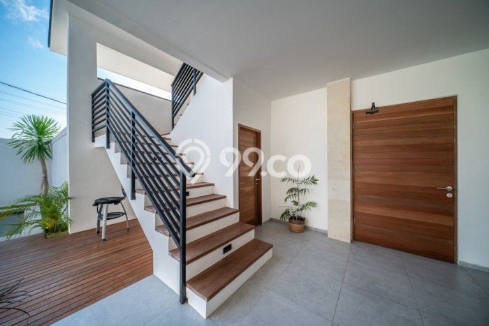 FOR SALE! Vila Kawasan , Luas 180m2m², Posisi Premium FOR SALE! Vila Kawasan , Luas 180m2m², Posisi Premium