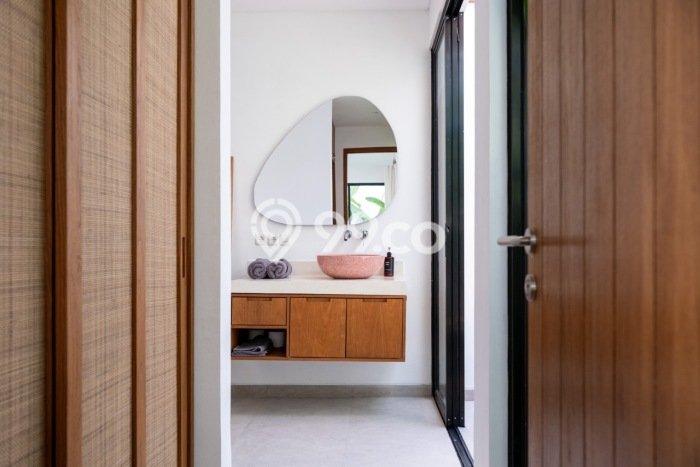 KESEMPATAN EMAS! Vila Kawasan , Luas 215m2m², Kawasan Berkembang dengan prospek naik KESEMPATAN EMAS! Vila Kawasan , Luas 215m2m², Kawasan Berkembang dengan prospek naik
