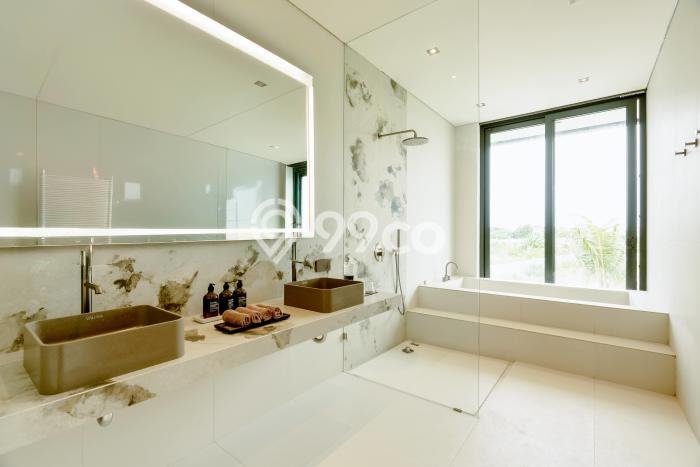 Vila Kawasan , Dimensi 440m2m², Akses ke transportasi publik Vila Kawasan , Dimensi 440m2m², Akses ke transportasi publik