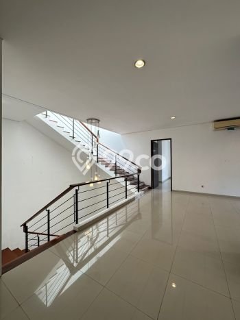 Dijual Rumah Premium dengan Fasilitas Sekitar Lengkap di Cilandak, Jakarta Selatan Dijual Rumah Premium dengan Fasilitas Sekitar Lengkap di Cilandak, Jakarta Selatan