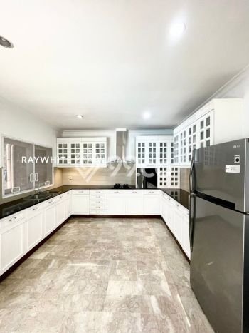 Hunian 6 Kamar Lengkap Dikontrakkan di Kebayoran Baru Harga Kompetitif Hunian 6 Kamar Lengkap Dikontrakkan di Kebayoran Baru Harga Kompetitif