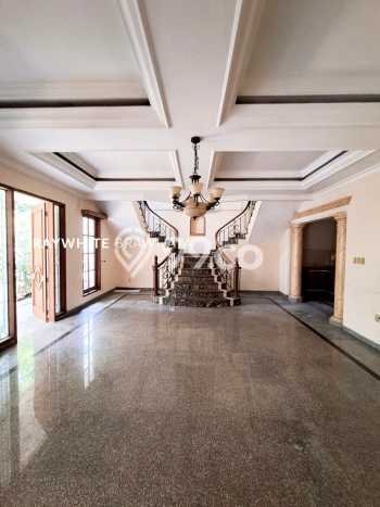 Jual Rumah Mewah Megah Dengan View Eksklusif di Wijaya, Jakarta Selatan Jual Rumah Mewah Megah Dengan View Eksklusif di Wijaya, Jakarta Selatan